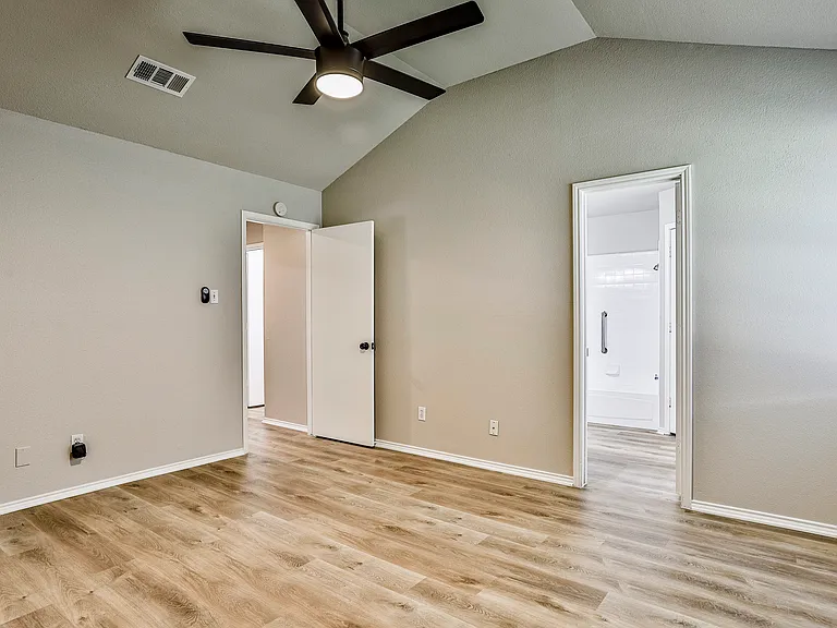 813 Bristol Ave — Photo 16