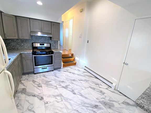 5th image of 45 Ashland Ave E