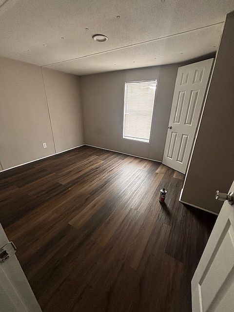 2nd image of 1323 Kenneth Dr