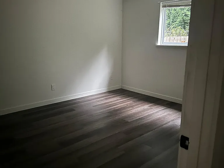 2320 Grandview Dr W — Photo 2