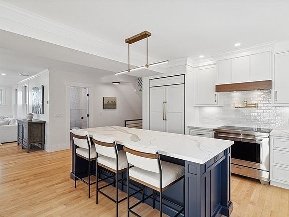 3rd image of 56 Carter St