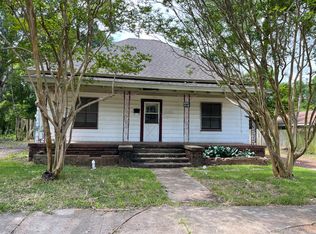 216 W College St, Longview, TX 75601