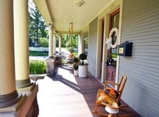 418 S Madison St, Woodstock, IL 60098