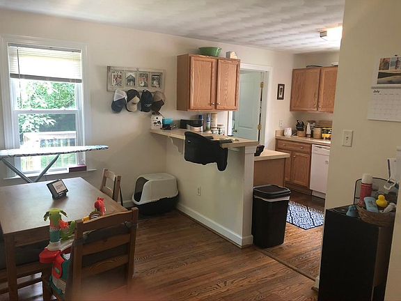 4th image of 440 Connecticut Ave