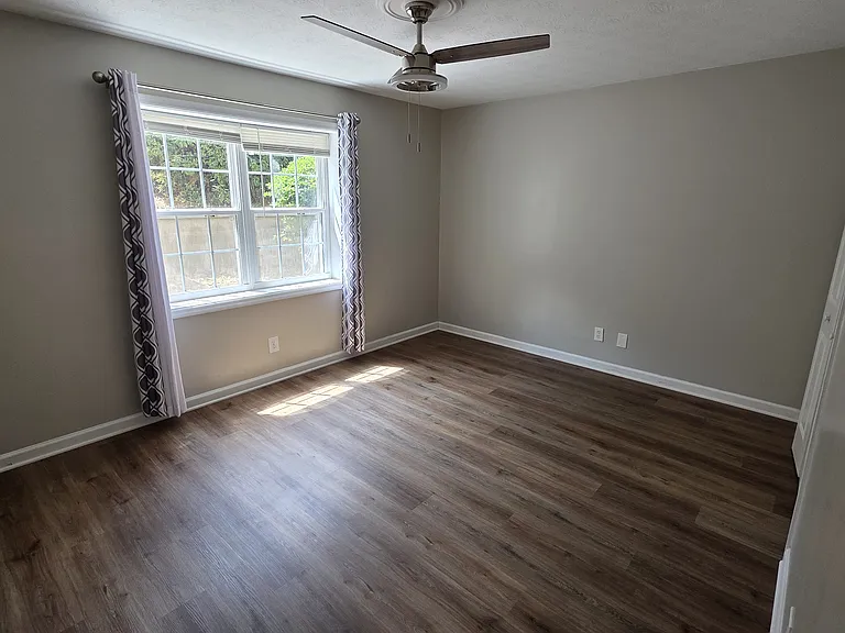 325 Winding River Dr #E — Photo 10