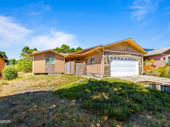 2112 NW Mokmak Lake Dr, Waldport, OR 97394