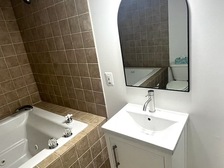 Lower level full bathroom with jetted tub and shower.