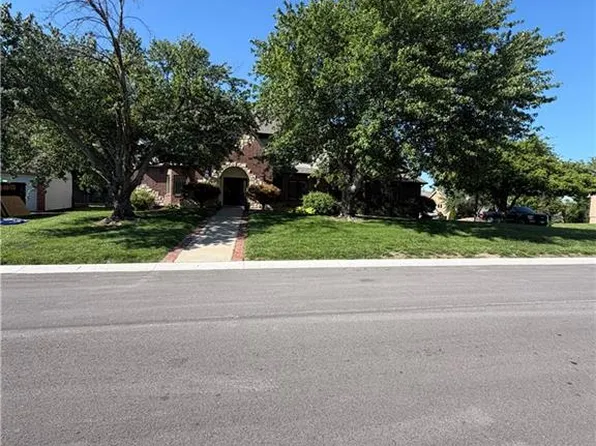 2448 NW Valley View Dr, Lees Summit, MO 64081