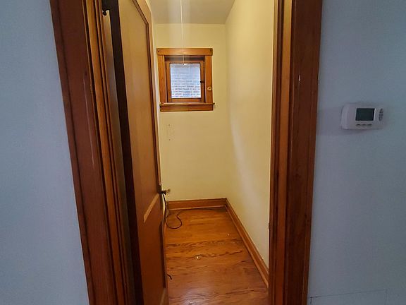 4th image of 3351 S Wood St #1