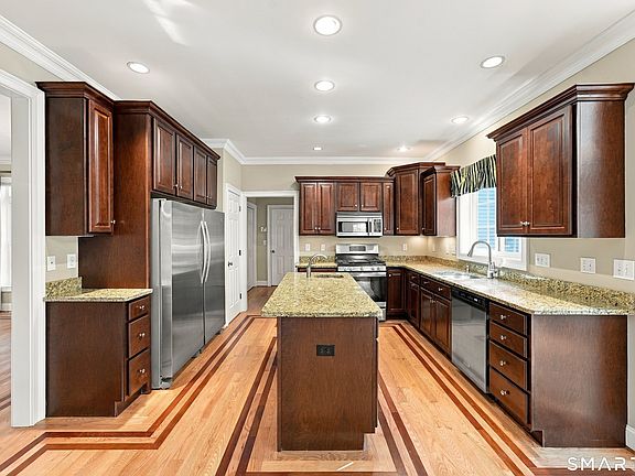 4th image of 48 Cider Mill Heights