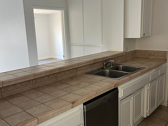 4th image of 1443 Barry Ave APT 304