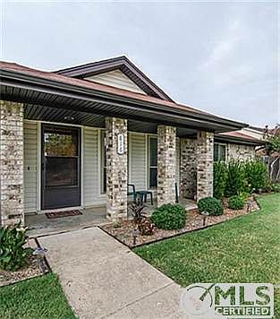 4th image of 816 Sandhurst Dr