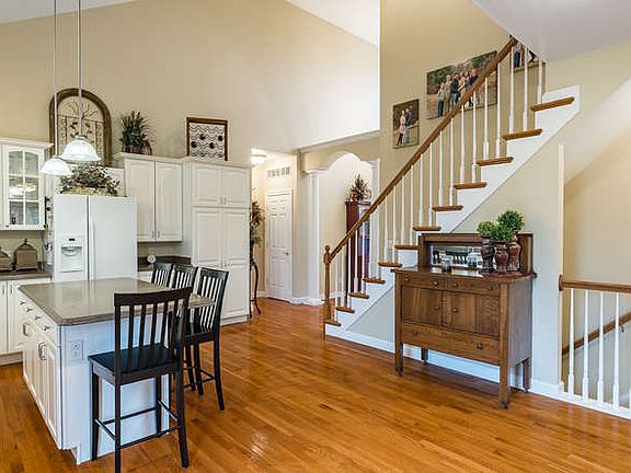 5th image of 2559 Canterbury Rd