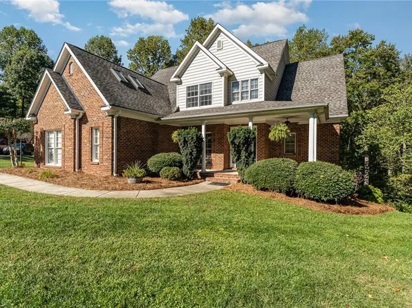 6118 Chalet Dr, Oak Ridge, NC 27310