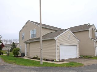Townhomes Of Hunters Ridge, Genoa City, WI 53128