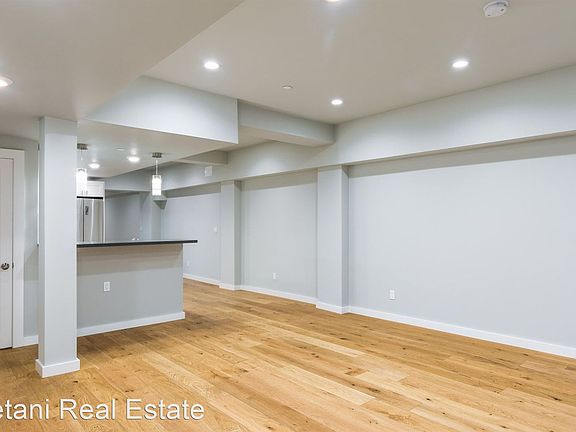 4th image of 990 Bay St #990