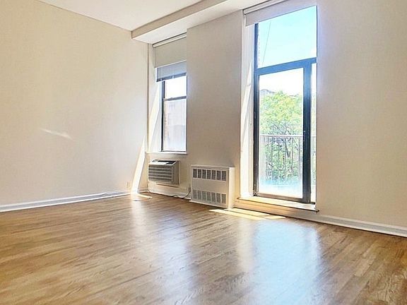 4th image of 201 E 12th St APT 518