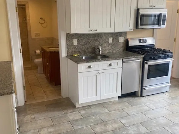 90 Elm St APT 1, Newton, MA 02465