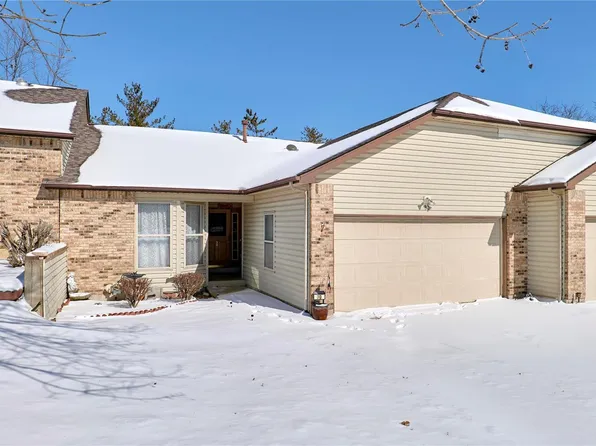 30 Harbor Bend Ct, Lake Saint Louis, MO 63367