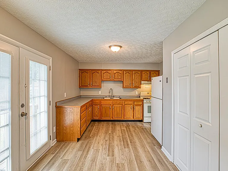 8111 Edsel Ln — Photo 12