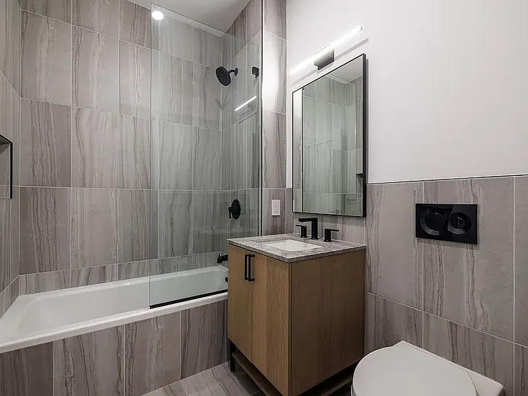 67 Wall St #25B — Photo 2