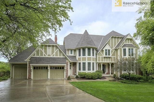 PATRICIAN WOODS ESTATE HOME ON QUIET CULDESAC