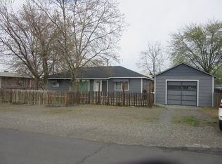 631 J St, Umatilla, OR 97882