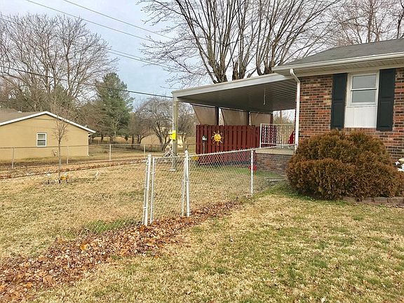 3rd image of 975 Chickasaw Dr