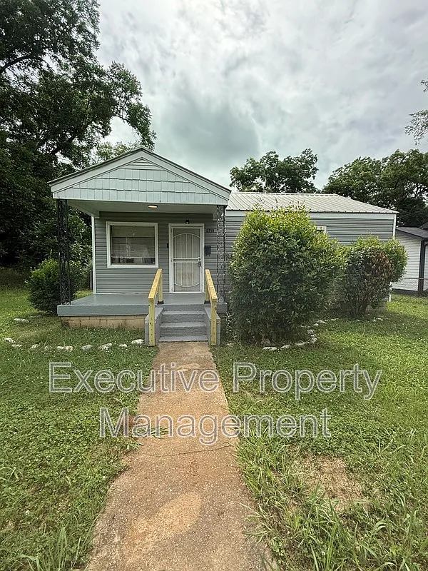 3 bed, 2.0 bath, 1082 sqft, $1,200 — Photo 1