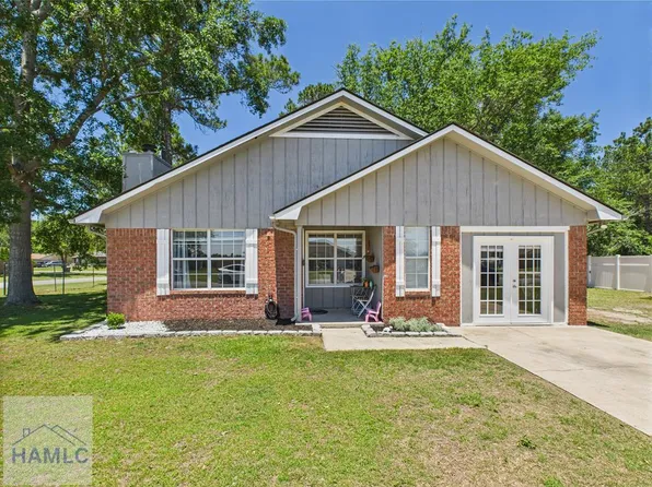 16 E Kenny Dr, Hinesville, GA 31313
