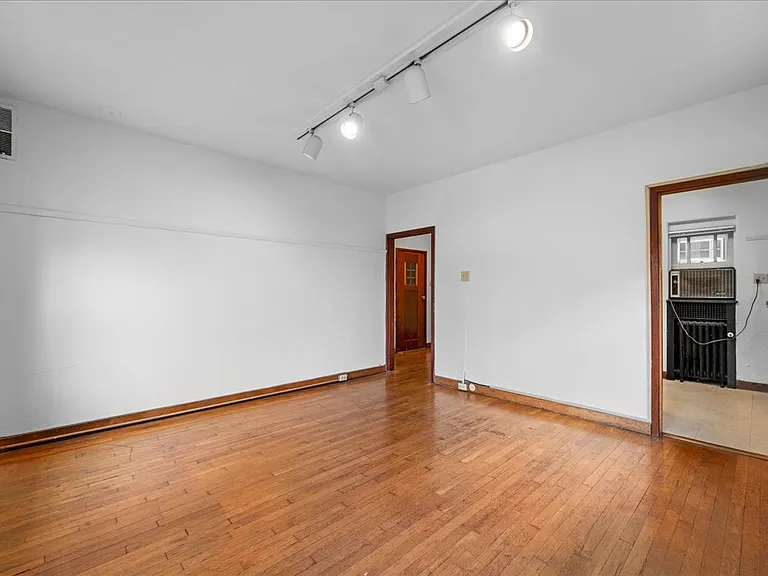 342 S Highland Ave #11B — Photo 14
