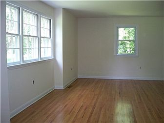 Elegant room w/ hardwood floor.