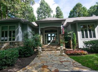 127 Berry Creek Dr, Flat Rock, NC 28731