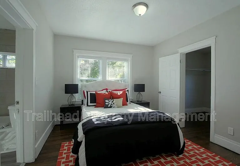1214 Brush Creek Blvd #3 — Photo 7