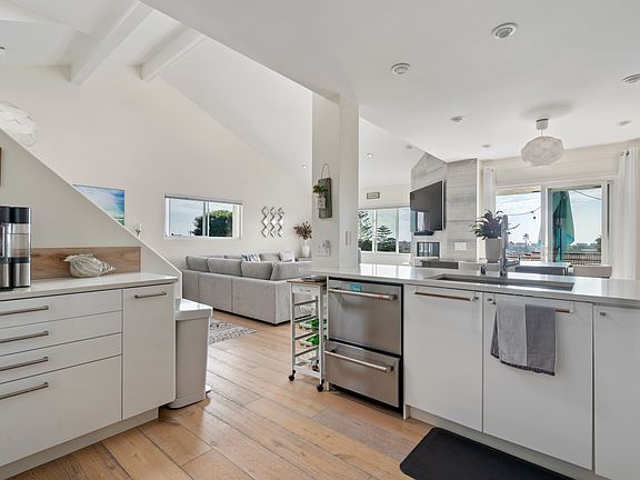 2nd image of 315 Crocus Ct