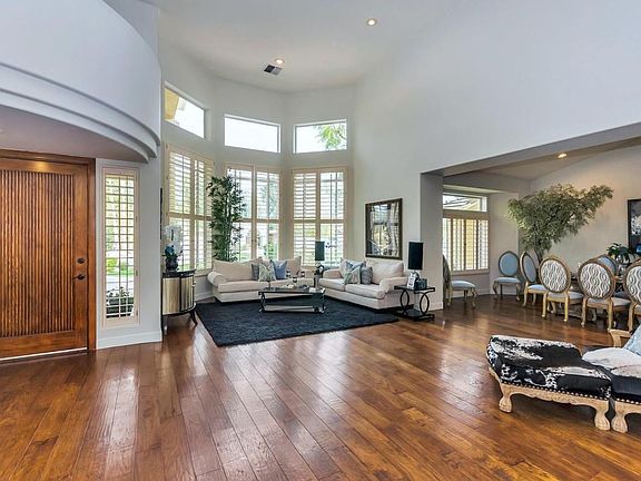 4th image of 401 W Gleneagles Dr