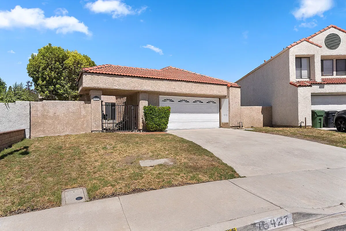 3 bed, 1356 sqft, $3,800 — Photo 2