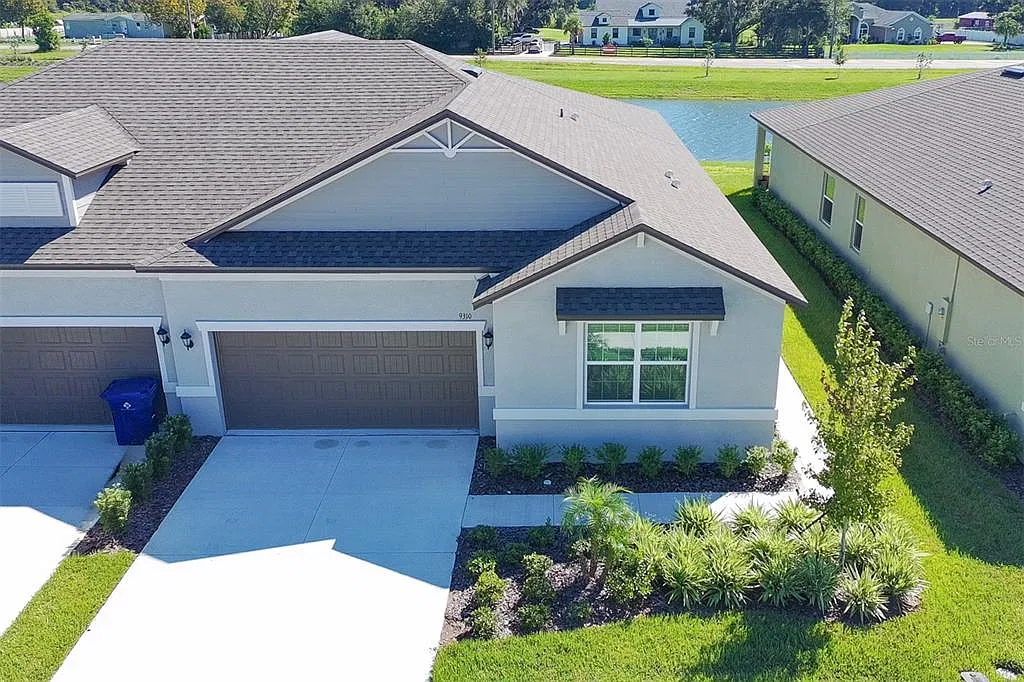 2 bed, 2.5 bath, 2008 sqft, $3,200 — Photo 3