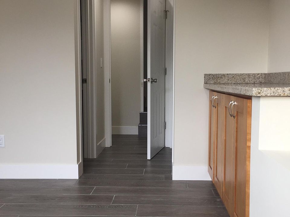2nd image of 1386 Skyline Dr #B
