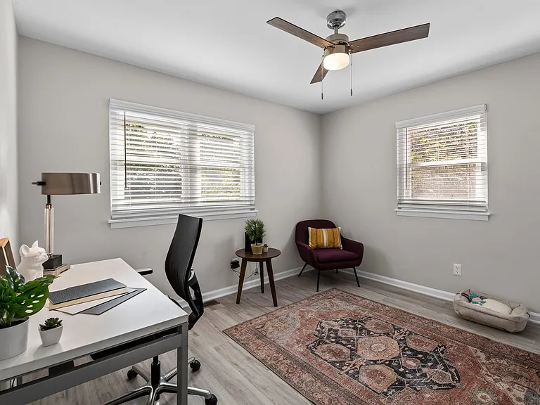 Longview Village Apartments — Photo 36