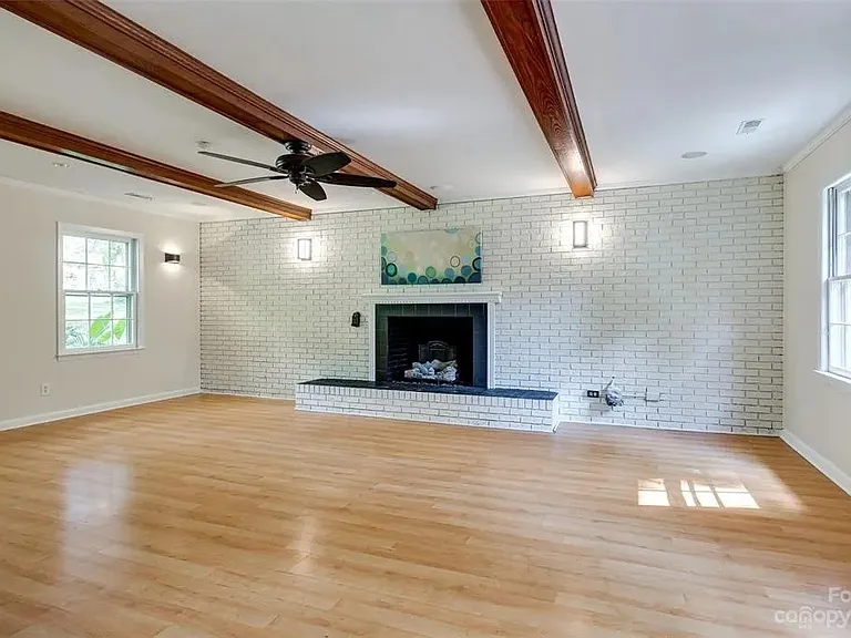 7 Park Dr — Photo 4