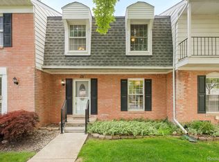 131 Stratford Ln, Rochester, MI 48309