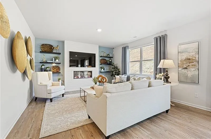 5 bed, 3.0 bath, 2570 sqft, $2,500 — Photo 3