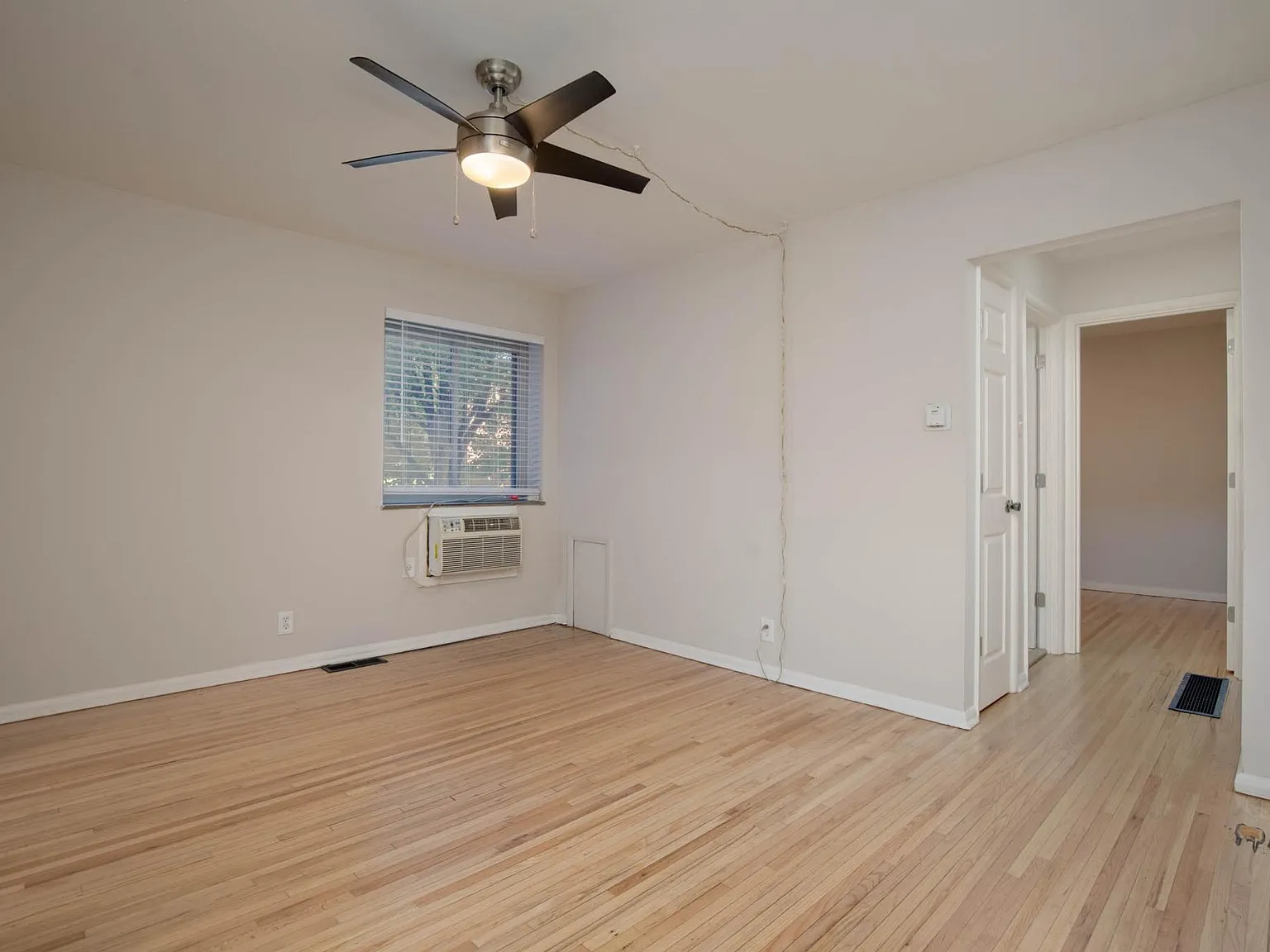 3219 Russell Blvd — Photo 3