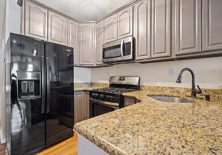 136 New York Ave #202 — Photo 4