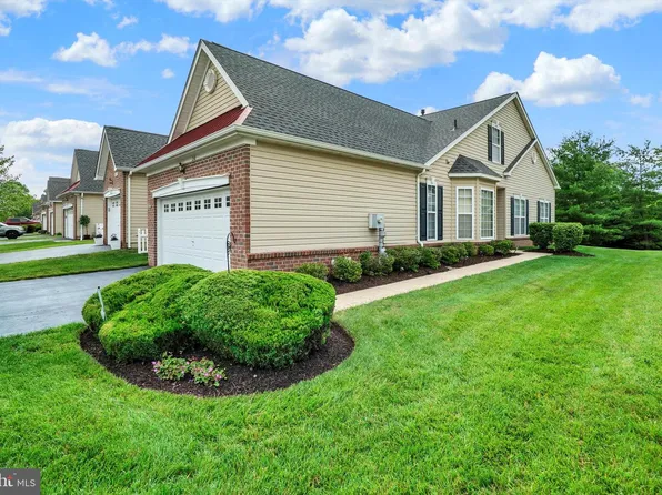 210 Dorchester Dr, Sellersville, PA 18960