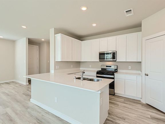 5th image of 1309 Creekbank Dr