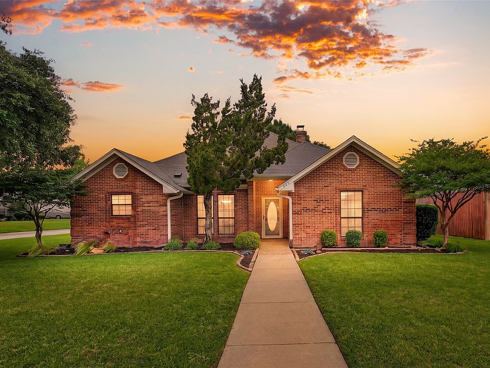 1st image of 605 Meadowcrest Dr