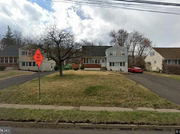 635 W County Line Rd, Hatboro, PA 19040