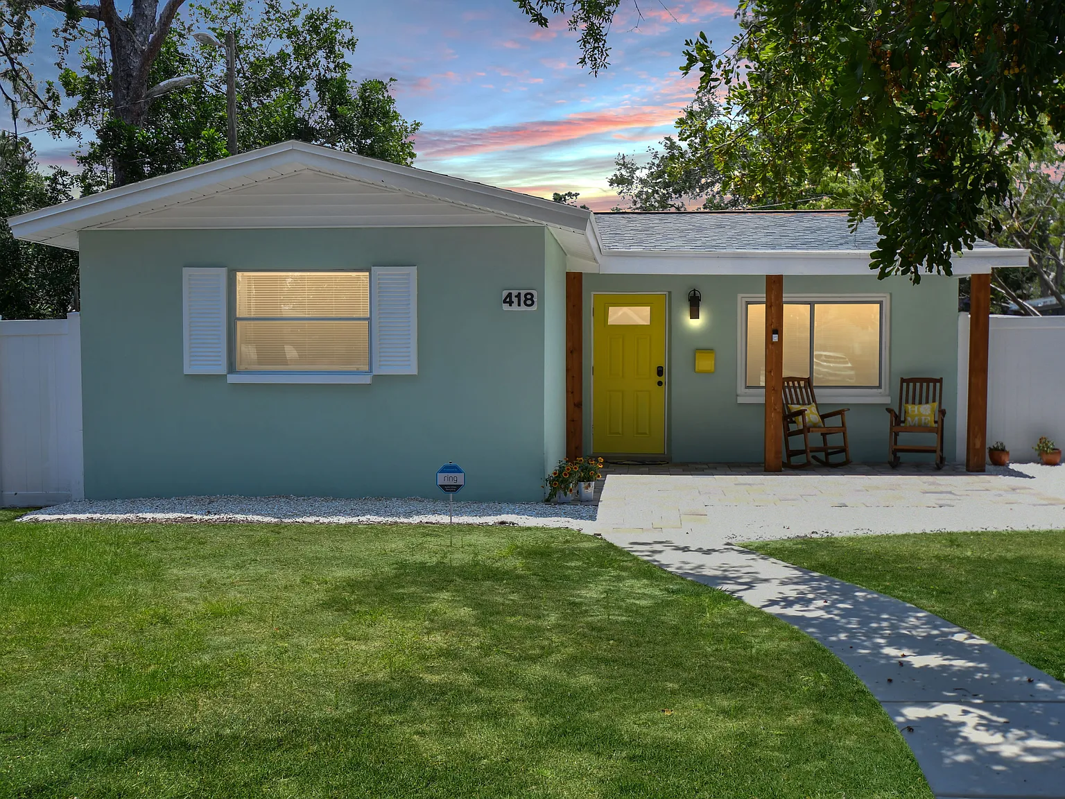 3 bed, 1048 sqft, $2,650 — Photo 2
